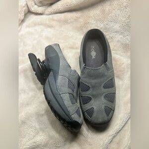 Z-Coil Zueco Clog Women's US 7 Gray Suede